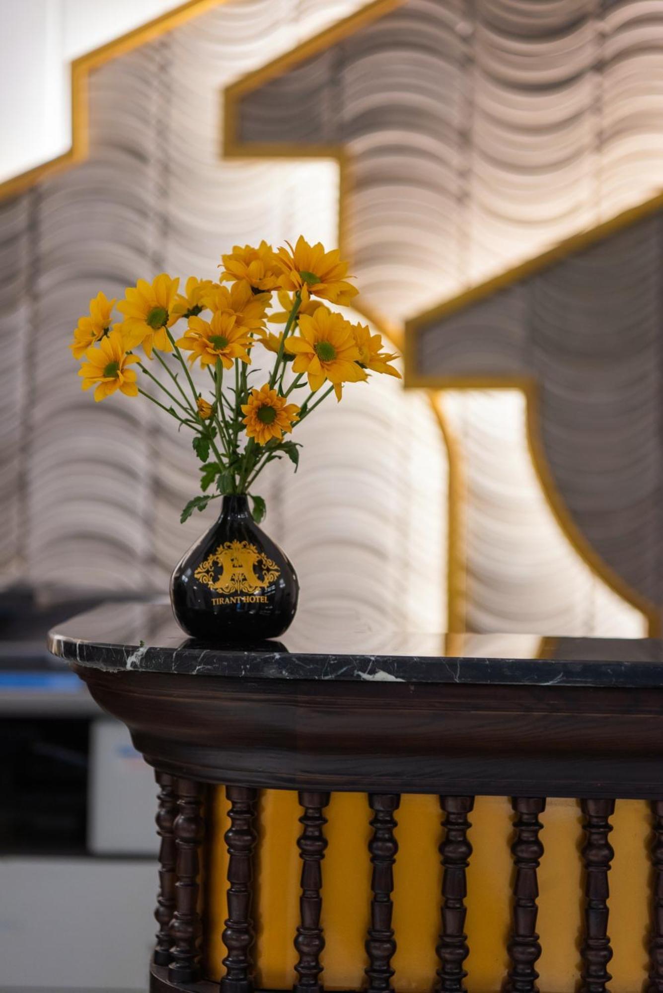Hanoi Tirant Hotel Екстериор снимка